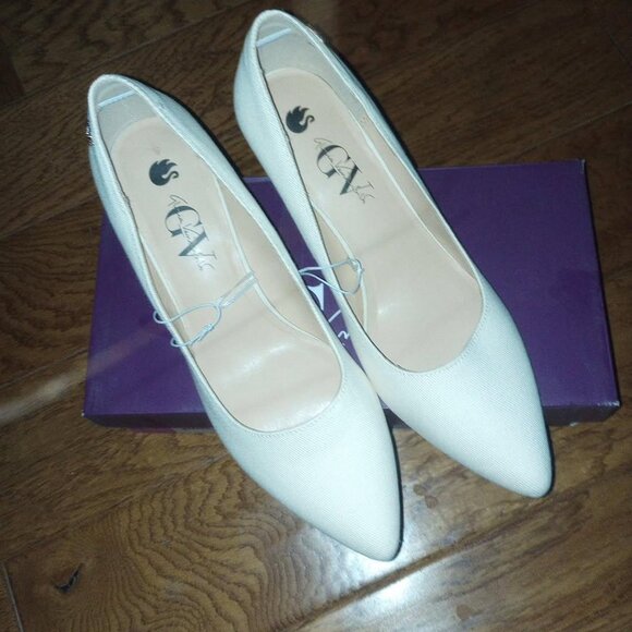 Gloria Vanderbilt Women's Size 11 Natural Marilyn Pumps NWT - Picture 2 of 5